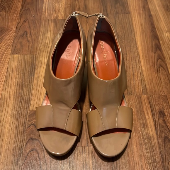 Cole Haan Tan Patent Leather Wedges - Picture 1 of 6